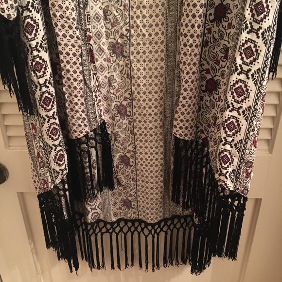 - Bnwot Lord and Taylor Design Lab Fringe Coverup kimono - Picture 4 of 5